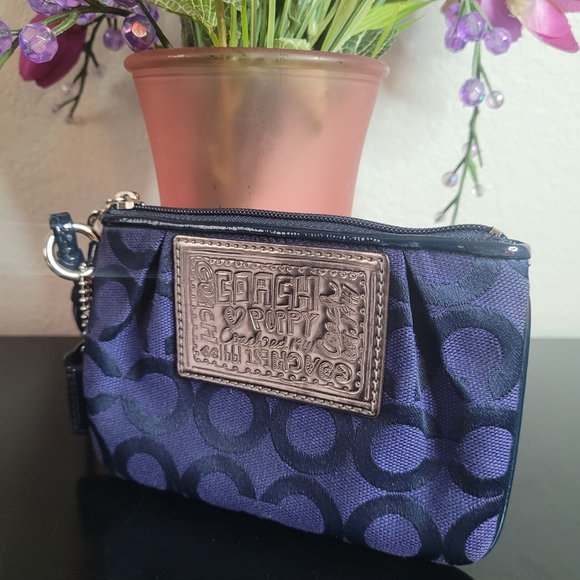Coach Poppy Wristlet - Picture 3 of 10